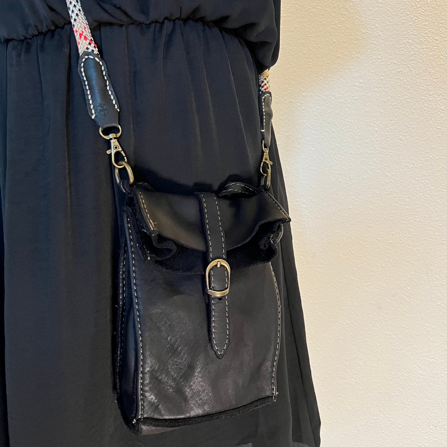 Kleine leren tas met handgemaakte tartan band - zwart
