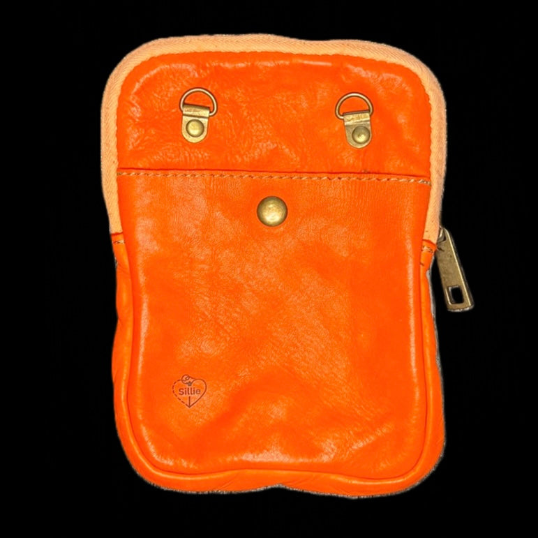 Kleine Tasche aus weichem, hochwertigem Kalbsleder - orange